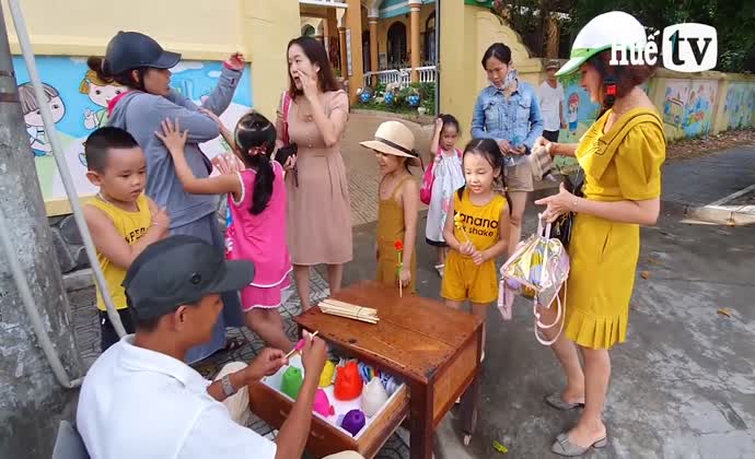 Keep the toy figurine craft