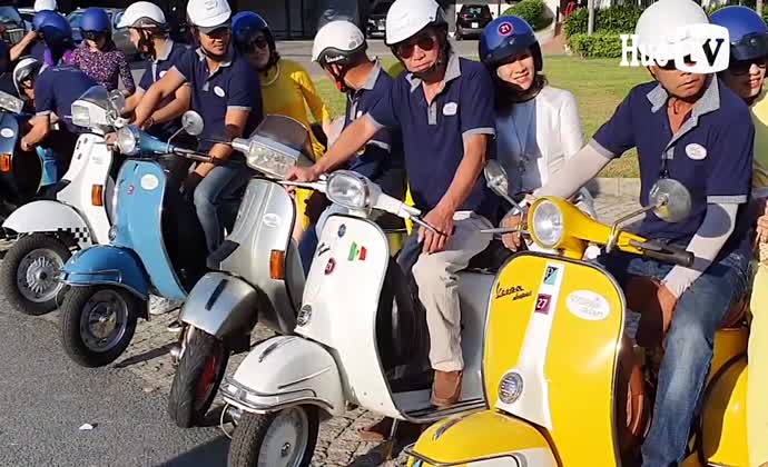 Khám phá phim trường bằng xe máy cổ