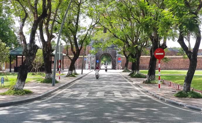 Hospitality staff struggles in the pandemic