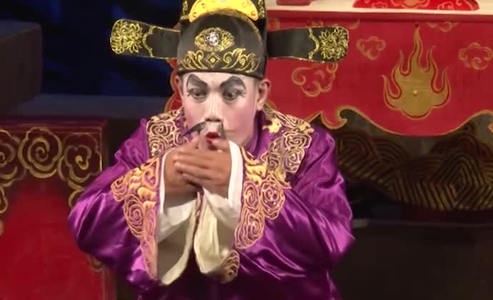 Vẽ mặt nạ tuồng
