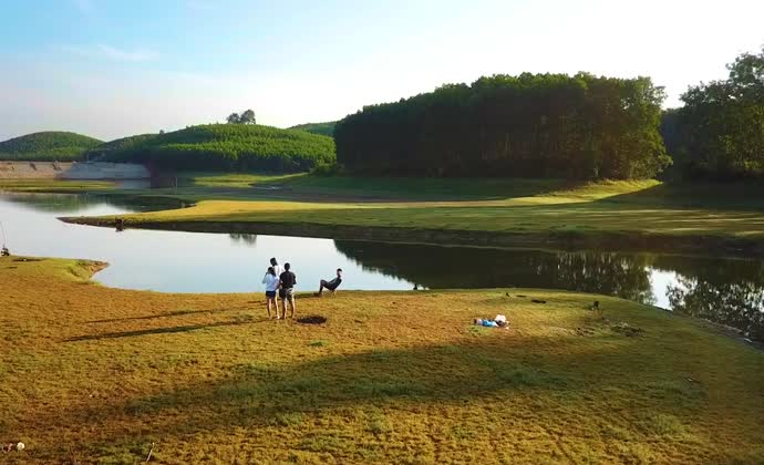 Son Tho Lake in Autumn