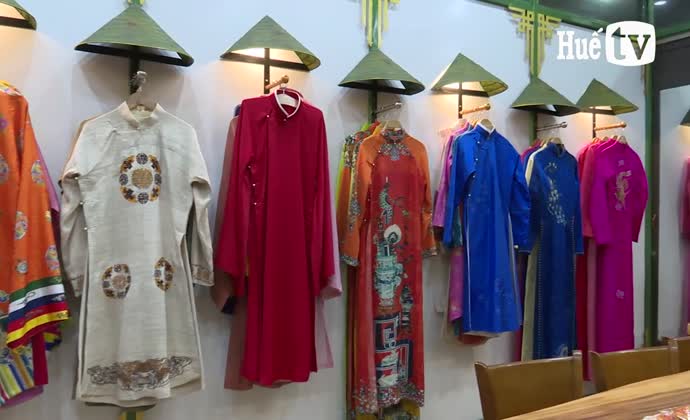 The return of the five-panel ao dai