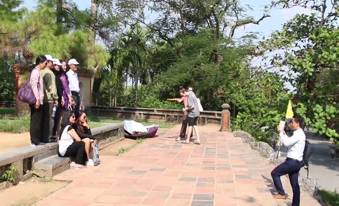 Job nostalgia of international tour guides