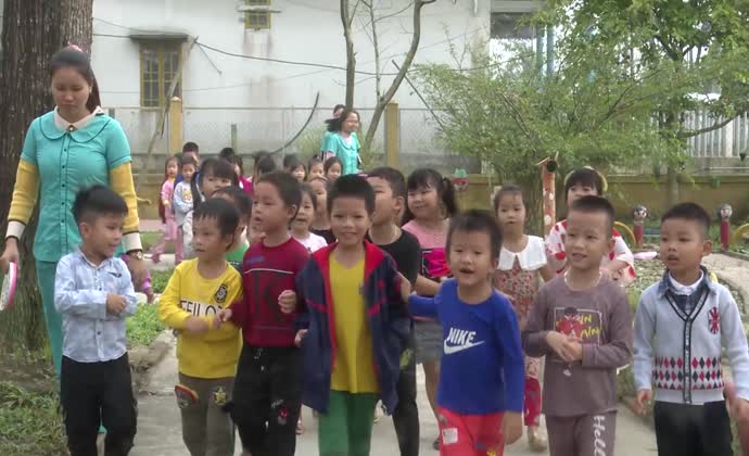 Nụ cười trên tay khi có đồ chơi mới