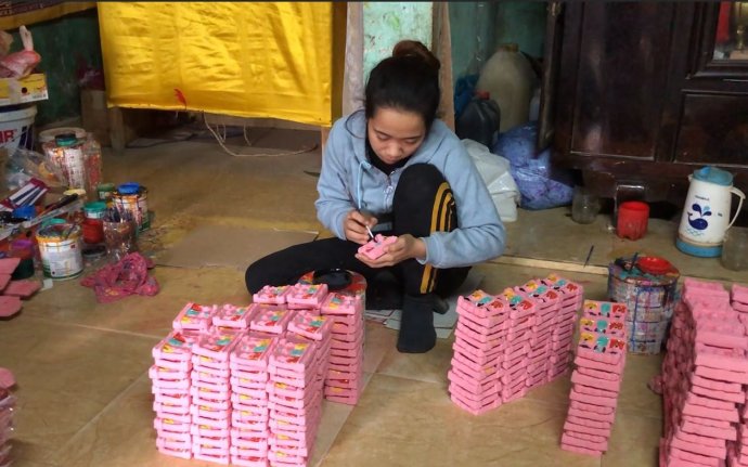 Going to Dia Linh village to see modeling of Kitchen Gods’ statue