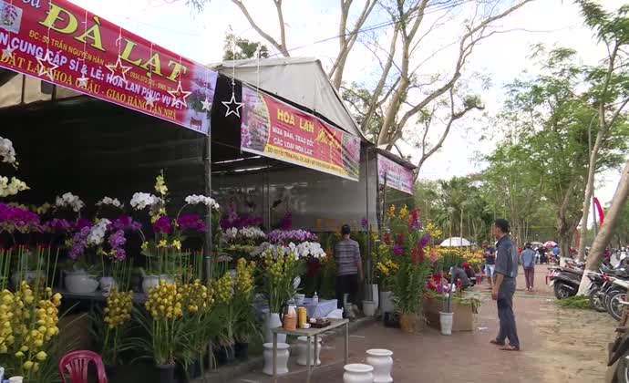 Bustling Tet flower markets