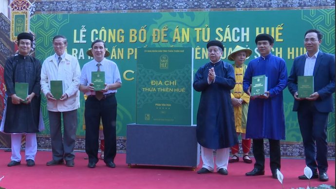 Quảng bá Huế qua sách