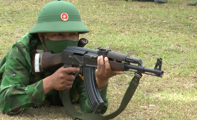 Cử nhân trong màu áo lính