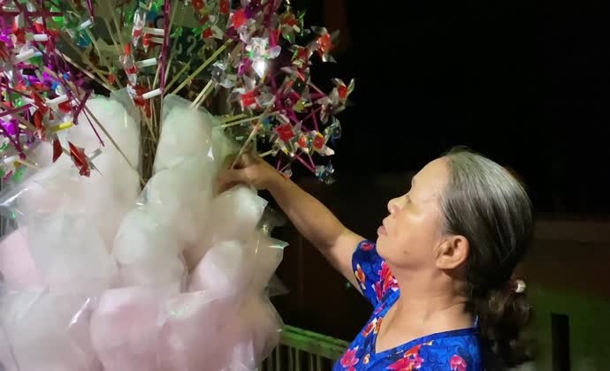 30 năm giữ nghề làm chong chóng