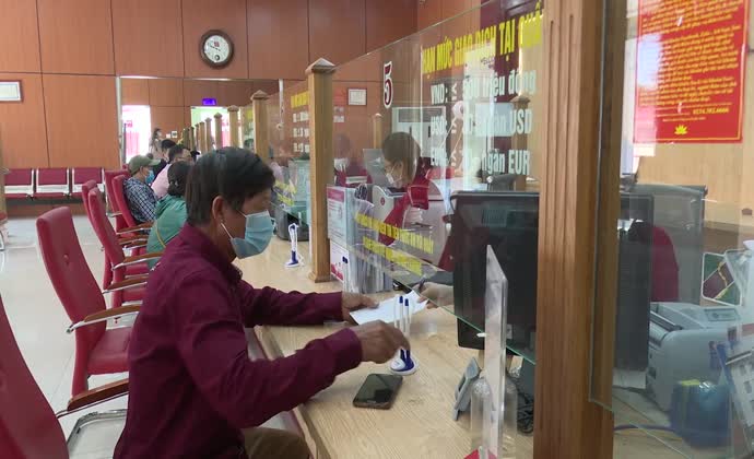 Doanh nghiệp cần thêm nhiều gói tín dụng vượt “bão” COVID