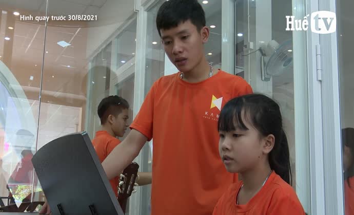 Trẻ nông thôn tiếp cận với học năng khiếu