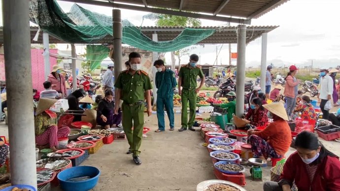 Bản tin kinh tế ngày 18/9: Phòng dịch ở chợ dân sinh: Tăng ý thức, siết kiểm soát