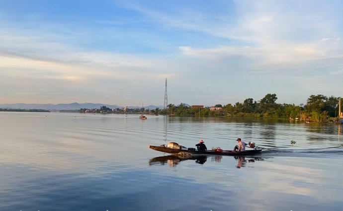 Whoever goes to Sinh T-junction