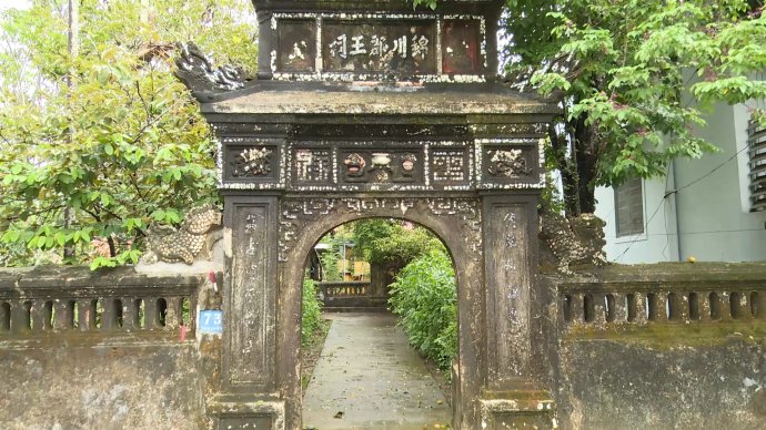 Gates imbued with Hue characteristics