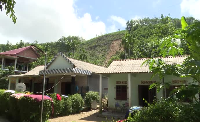 Từng bước di dân ra khỏi vùng sạt lở núi