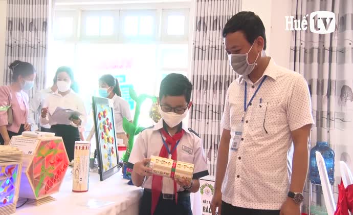 Học sinh tiểu học sáng chế hộp bút thông minh