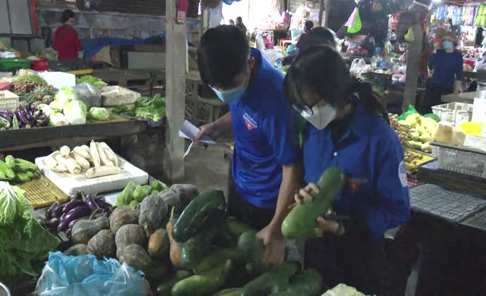 Shipper tình nguyện giúp dân vùng phong tỏa, cách ly