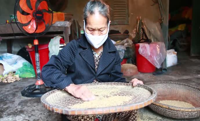 Keeping the fire alight for AnThuan rice cake business