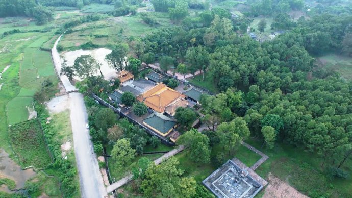 Emperor Dong Khanh's Tomb: An attractive destination for tourists