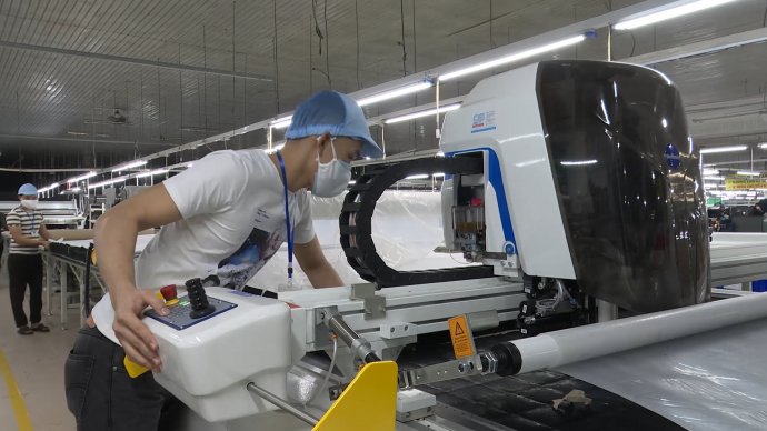 Bản tin kinh tế ngày 2/4: Tuyển lao động, đầu tư máy móc phục vụ đơn hàng