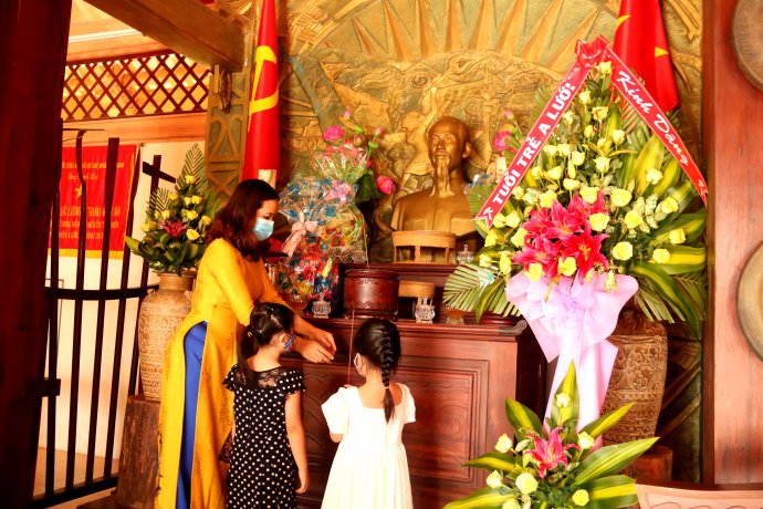 Người A Lưới truyền lửa tự hào