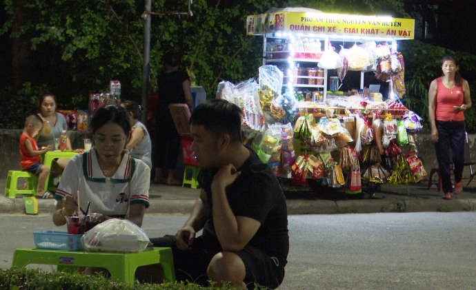 Bản tin kinh tế 18/6: Thí điểm cho thuê kinh doanh vỉa hè