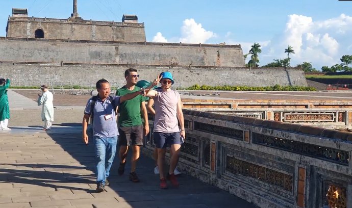 Để không chậm chân đón khách quốc tế