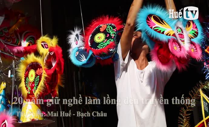 20 năm giữ nghề làm lồng đèn truyền thống