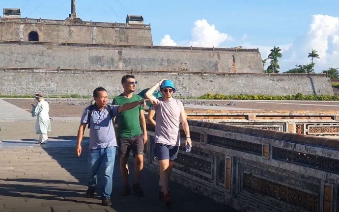 In order not to be slow in welcoming international guests