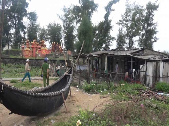 Di dời dân tránh bão Noru