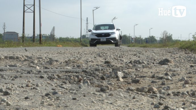 Hương An nguy cơ mất an toàn từ cung đường hẹp, hay sạt lở