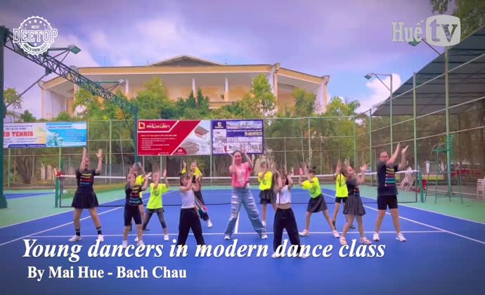 Young dancers in modern dance class