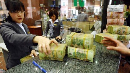 Ngân hàng bắt đầu tăng lãi suất VND