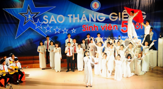 ĐHSP Huế Tuyên dương cá nhân và tập thể “Sao tháng giêng” và “Sinh viên 5 tốt”
