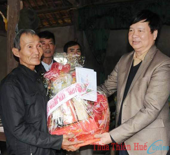 108 720 suất quà tặng gia đình chính sách, người nghèo