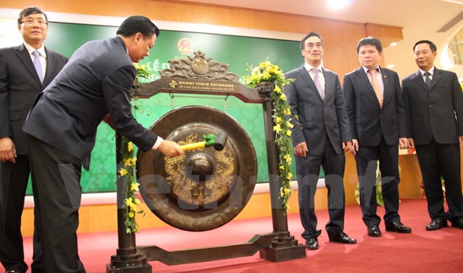 Bộ trưởng Tài chính đánh cồng mở phiên chứng khoán đầu Xuân