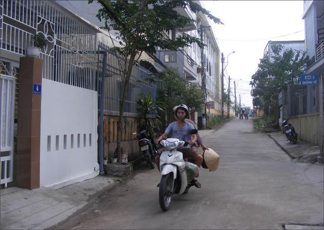 Làm gì để phát huy vai trò đảng viên đương chức nơi cư trú