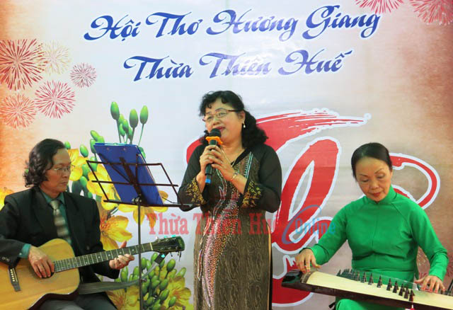 Ngâm diễn những vần thơ xúc động về mùa xuân