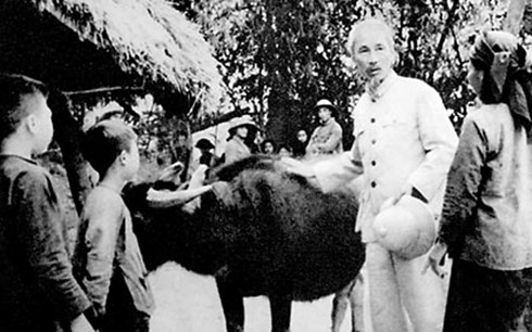 Dân mong gì ở cán bộ, đảng viên