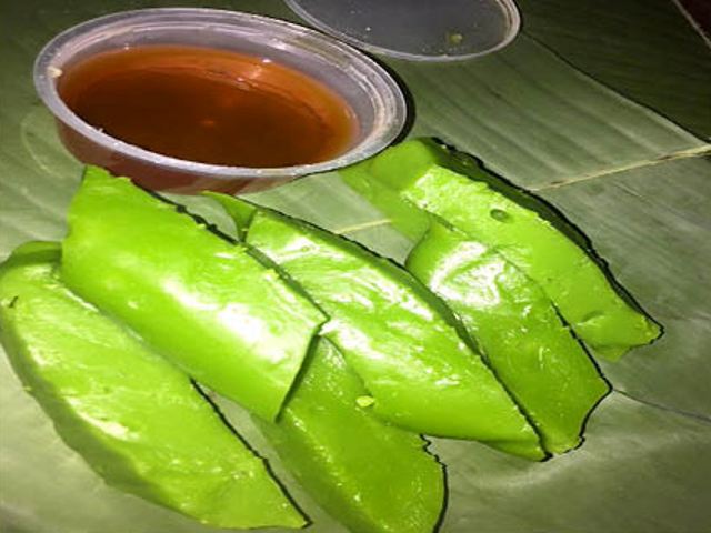 Bánh đúc xanh chấm mật