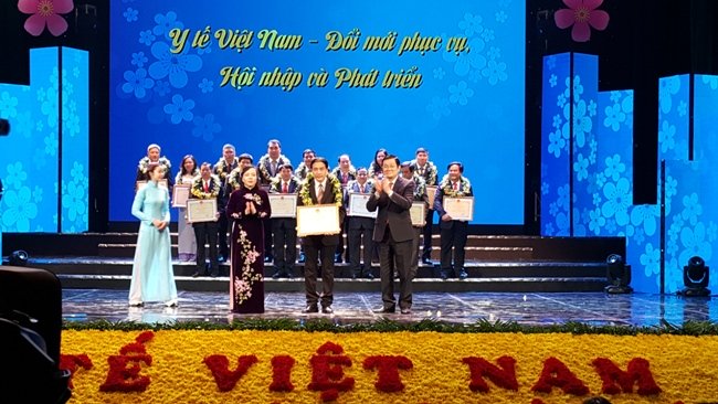 Nhiều tổ chức, cá nhân được tuyên dương trong ngày Thầy thuốc Việt Nam