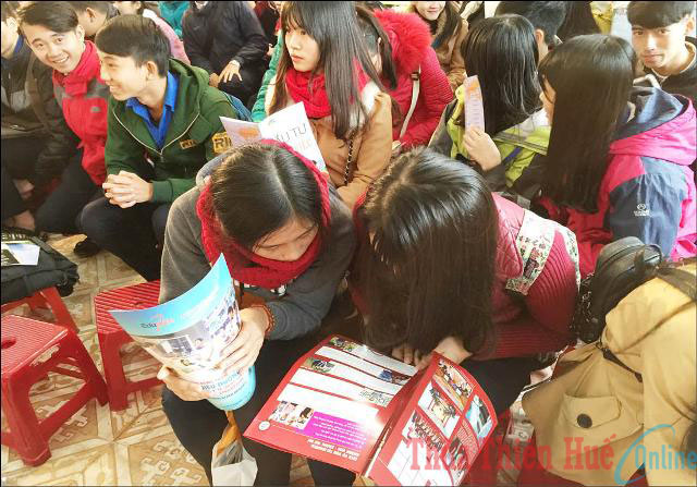 Giải đáp thắc mắc cho hàng ngàn học sinh