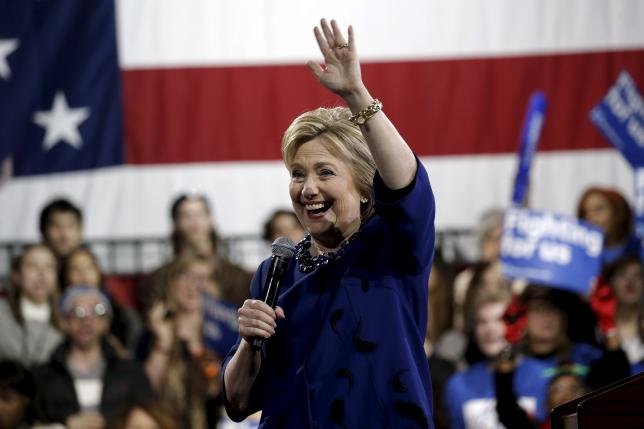 Bà Clinton bị điều tra vấn đề thư điện tử tối mật