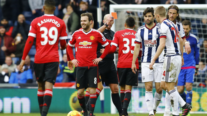 ​Mata nhận thẻ đỏ, M U trắng tay trên sân West Brom