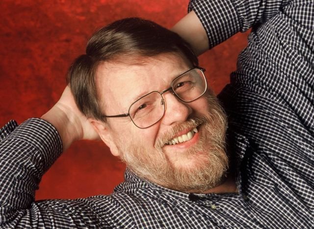 “Cha đẻ” của email qua đời ở tuổi 74