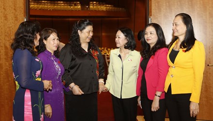 Ủy viên Bộ Chính trị, Trưởng ban Dân vận Trương Thị Mai 
Mang điều tốt đẹp đến họ