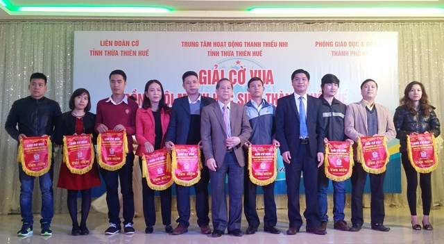 Hơn 120 kỳ thủ nhí tranh tài tại cúp cờ vua Hương Giang lần IV