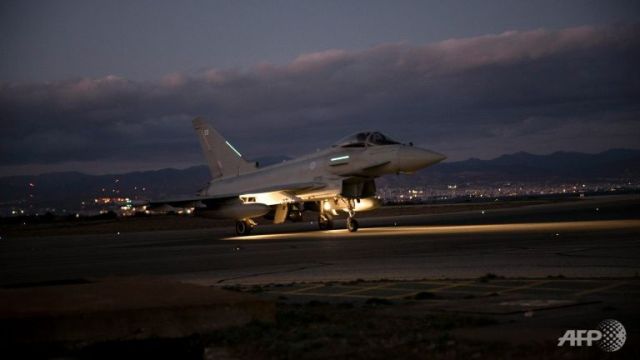 Anh gửi thêm quân giúp Iraq chống IS