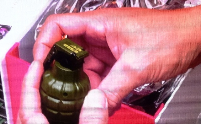 Lựu đạn đồ chơi khiến sân bay Phú Bài bị phong tỏa được mua bán qua mạng