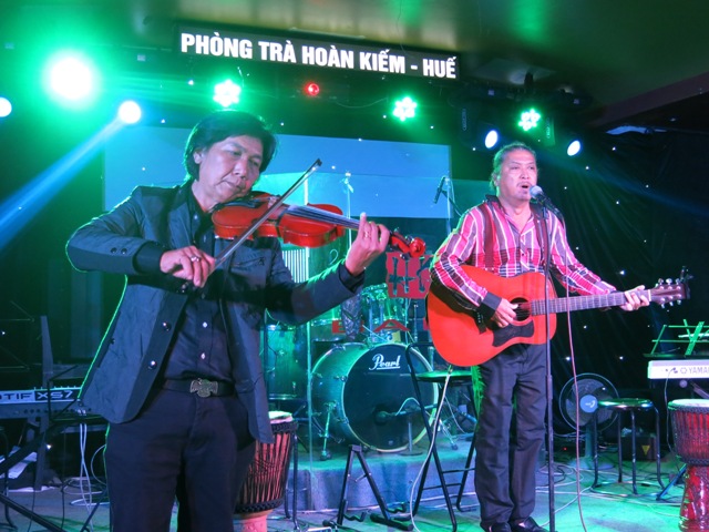 “Ngày gió qua sông”